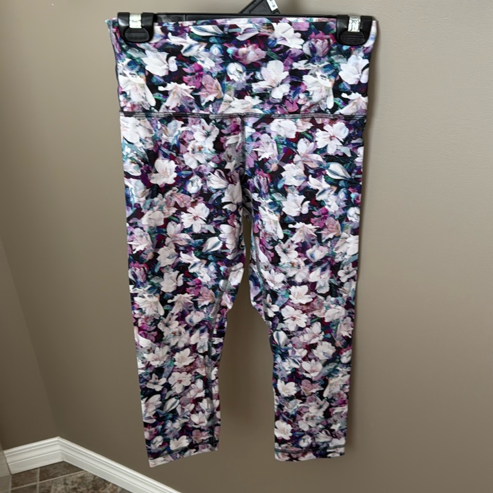 Lululemon Align Crop - Floral Sz 6 21” length